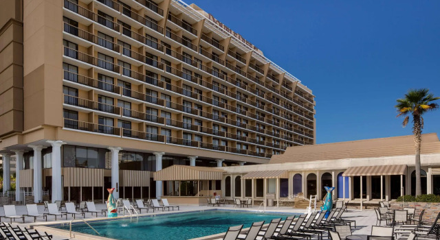 DoubleTree by Hilton Hotel Jacksonville Riverfront, Забронировать Отель Отели Джэксонвилл с бассейном, рядом с LaVilla School of the Arts, Бассейн