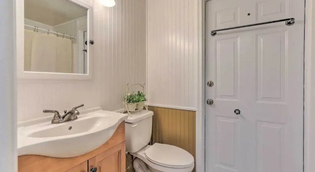Коттедж с 3 комнатами 1 Mi to Old Town Bluffton: Home w/ Screened Porch