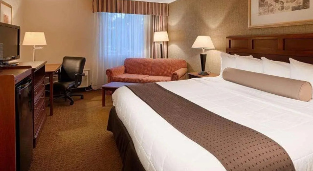 Четырёхместный номер Standard Baymont by Wyndham Marietta