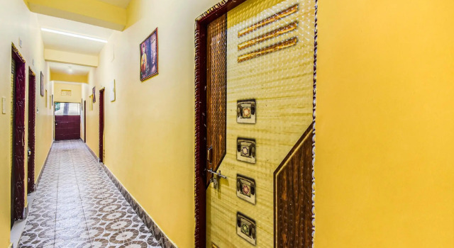 SPOT ON 79818 M R Plaza, Book Feriehus Villaer i Orissa, Villa