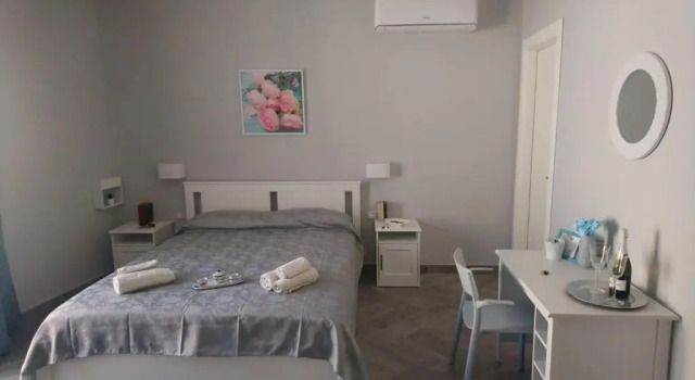 Soggiorno Napoletano, Забронировать Отель Отели Неаполя с парковкой, рядом с Кафедральный собор Неаполя, Парковка
