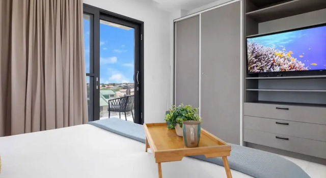 2BR 2BA Top Floor Corner w Amazing Views Gym, Varaa Huoneisto Noord Aruba