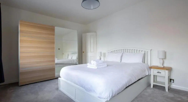 Contemporary Home in Friendly Easton, Free Parking