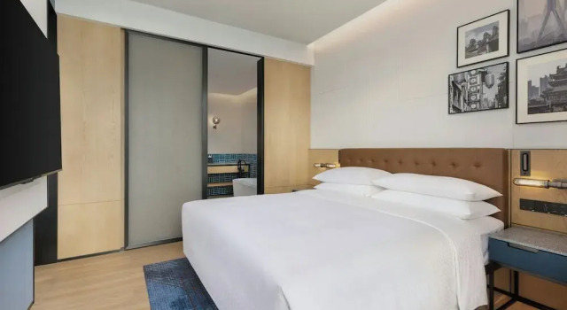 Двухместный люкс с видом на город Four Points by Sheraton Guangzhou Bai’e Tan