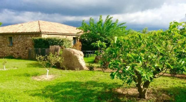 Clos Simoni, Varaa Hotelli Figari 