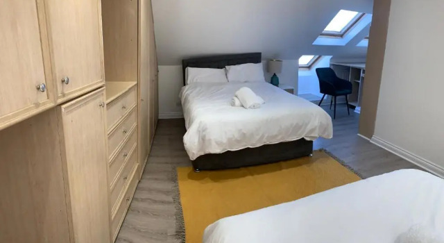 Beautiful 4 ensuite Bedroom House, Free wifi, parking, Family, Corporate, Contractors, Varaa Huoneisto Asunnot kohteessa Merseyside, Huoneisto