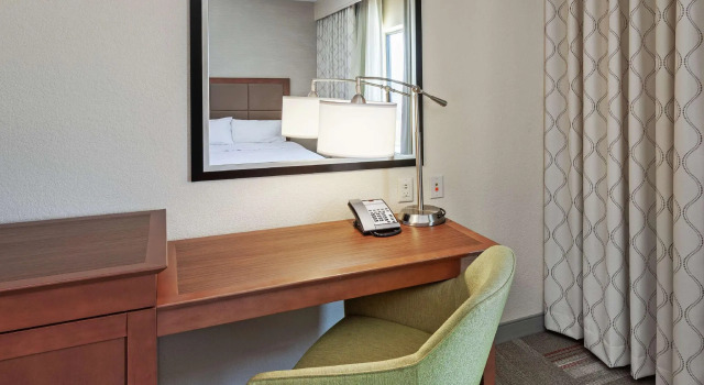 Четырёхместный номер Standard Hampton Inn & Suites Claremore
