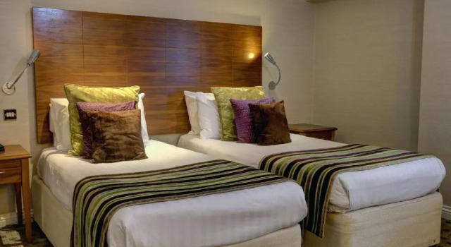Четырёхместный номер Standard The Bull Hotel, Peterborough
