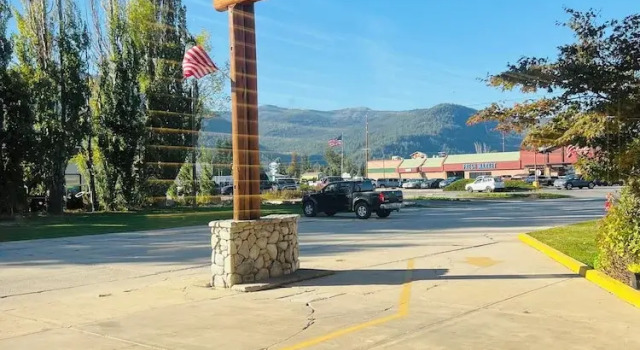 Sandpoint Inn, 预订 酒店 桑德波因特 Schweitzer Mountain