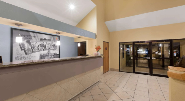 Super 8 by Wyndham Midland