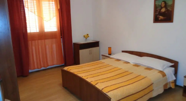 Apartments Ivica - Quiet Street