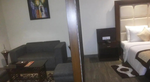 Hotel Amber Residency, Varaa Hotelli Hotellit Punjab pysäköinnillä, Pysäköinti