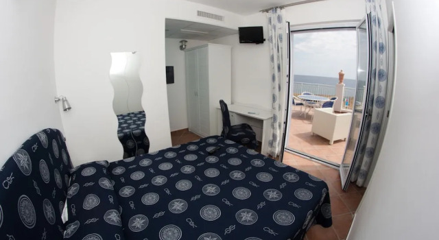 Номер Standard с балконом Yachting Club Mare