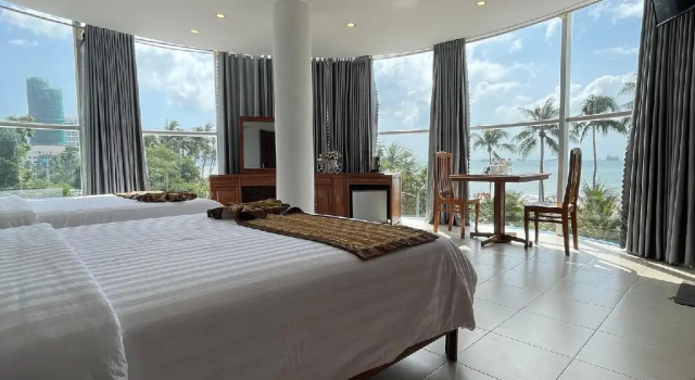 Семейный люкс с видом на море Y Linh Hotel