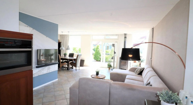 Detached Vacation Home in Friesland, Book Hotel Grou Frisian lakes
