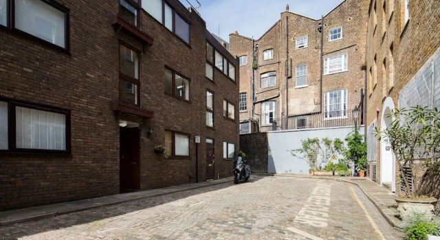 Richardsons Mews by Lime Street, Забронировать Апартаменты/квартира Камден Лондон, рядом с Больница короля Эдуарда VII
