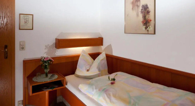 Pension Cafe Suzette, Book Hotel Gotha Luther Trail