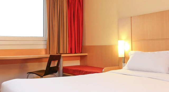 ibis Buenos Aires Obelisco, Забронировать Отель Буэнос-Айрес провинция Буэнос-Айрес, рядом с San Martin Theatre