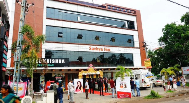 Sathya Inn, Забронировать Отель Отели штата Кералы с парковкой, Парковка