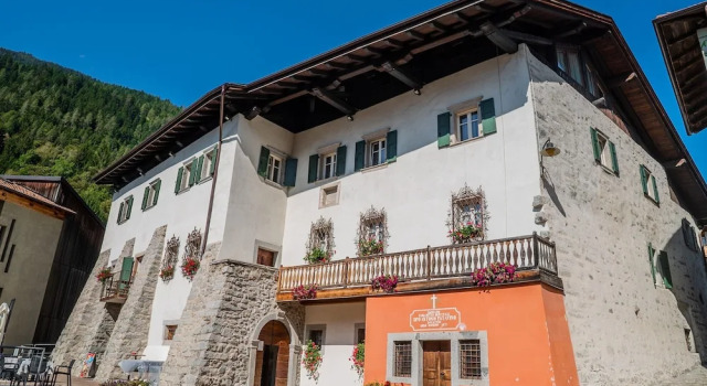 Palazzo Lodron Bertelli. Dimora Storica & Spa, Забронировать Отель Кадерцоне Мадонна-ди-Кампильо