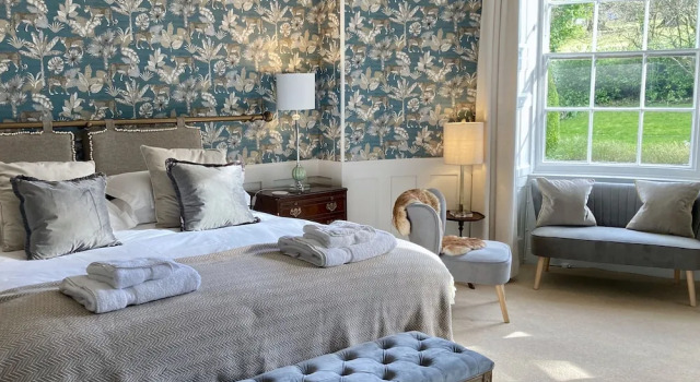 Номер Superior Burleigh Court Hotel