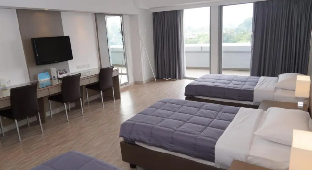 Трёхместный номер Superior RELC International Hotel