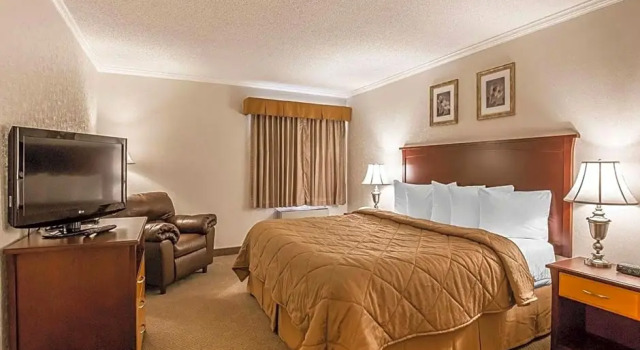 Номер Superior Quality Inn & Conference Centre