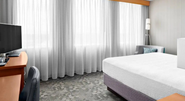 Номер Standard с видом на город Courtyard by Marriott Edmonton Downtown