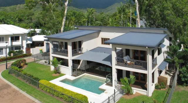 Коттедж Reeflections Beachfront Holiday House