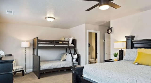 Spacious Villa 5 minutes to Lake State park by Redawning, Varaa Villa Washington 