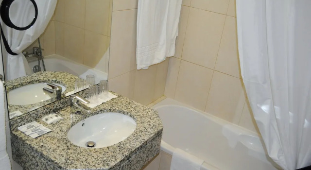 Трёхместный номер Standard Hotel Aleluia