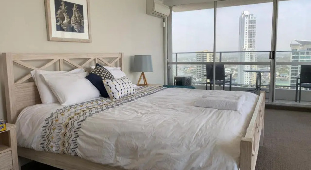 The Penthouses Apartments, Забронировать Апартаменты/квартира Серферс-Парадайс Голд-Кост, рядом с Florida Gardens Tram Station