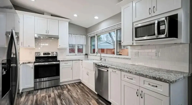 Family 4BR Home With Patio by Willowcreek Park, Забронировать Отель Отели Рино с парковкой, Парковка