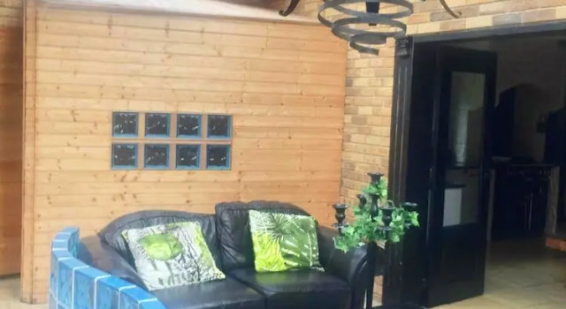 4 Bed House with Swimming pool and Sauna, Забронировать Отель Отели Суонси с бассейном, Бассейн