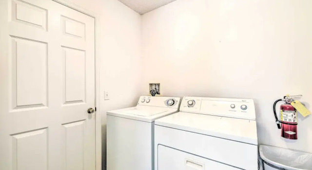 Коттедж Sunny Home in The Villages with Lanai and Pool Access