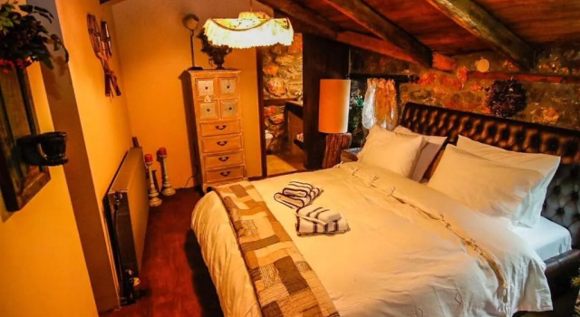 Charming 3-storey Loft with fireplace, Book Feriehus Villaer i Aghios Athanasios, Villa