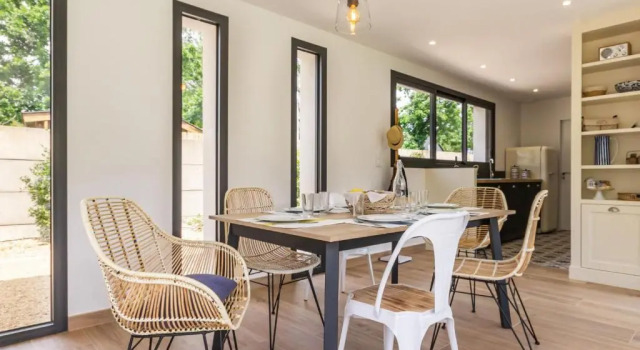 Maison moderne et lumineuse à 900m de la plage, jardin privé, terrasse, barbecue et 2 vélos adultes inclus. - FR-1-306-1204, Забронировать Отель Отели Земель Луары с парковкой, Парковка