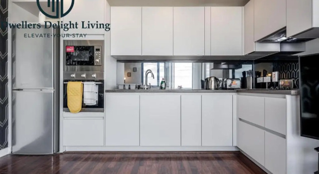 Basildon - Dwellers Delight Living Ltd Serviced Accommodation , 2 Bedroom Penthouse Basildon Essex with Free Wifi & secure parking, Забронировать Отель Базилдон Эссекс