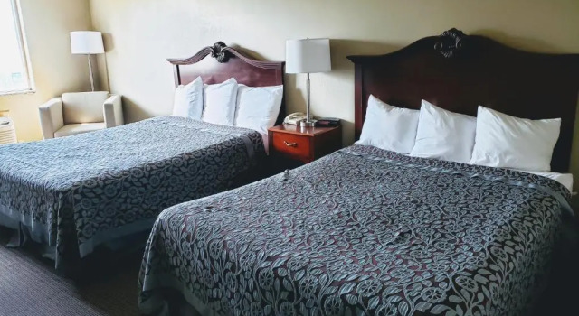 Четырёхместный номер Standard Days Inn & Suites by Wyndham Morris I-80