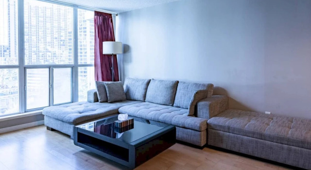 Chic 1 Bed in Heart of Downtown Toronto, Забронировать Отель Торонто Greater Toronto Area, рядом с Театр Принцесса Уэльса