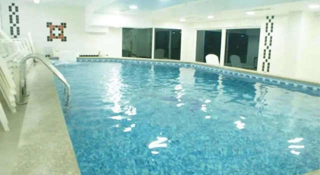 Savanna Empire Hotel and Resort Spa, Rezerwuj Ośrodek wypoczynkowy Hotele w Ataqah z basenem, Basen