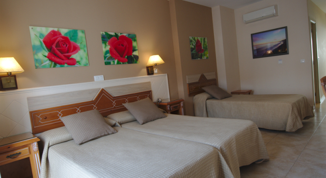 Трёхместный номер Standard с балконом Hotel Puerta del Mar