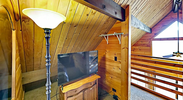 Chalet W/ Epic Mountain Views & Hot Tub 3 Bedroom Cabin, Забронировать Шале Отели Гатлинберг с бассейном, Бассейн
