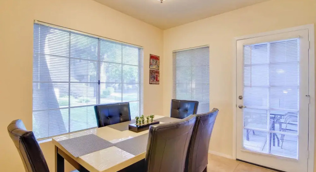 Walkable Scottsdale Gem w/ Pool Access, Забронировать Апартаменты/квартира Отели Скотсдейл с парковкой, Парковка