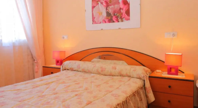 Villa Ideal Familias Para 12 Personas en La Pineda, Забронировать Вилла Ла-Пинеда Tarragonès, рядом с Водяной знак — скульптурный ансамбль в честь Карлоса Барраля