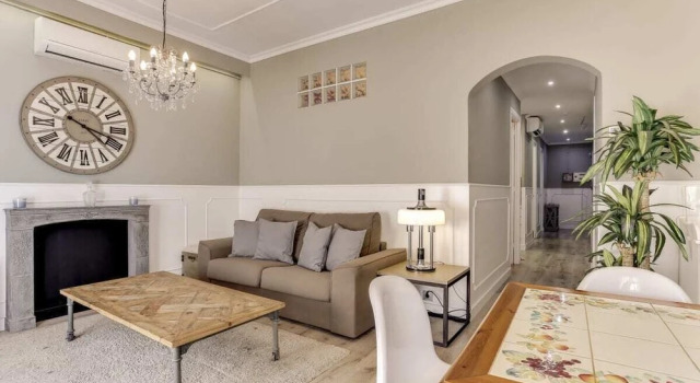 Elegant 3bed W/big Terrace Next to Plaza España, Забронировать Отель Сантс-Монжуик , рядом с Фонд современного искусства Франа Дауреля