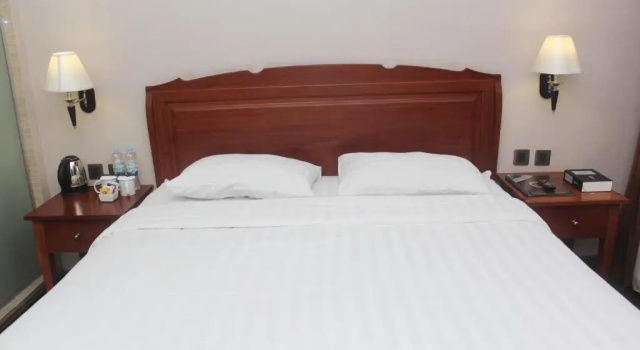 Коттедж Thongs Inn - KNO Kualanamu Transit Hotel