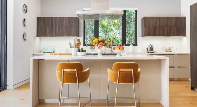 Luxe Weho Villa, Walk to Melrose Ave, Pool + Hot Tub North Vista by Avantstay