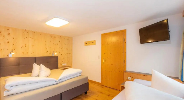Haus Saskia, Забронировать Отель Отели Тироля 3 звезды, 3*