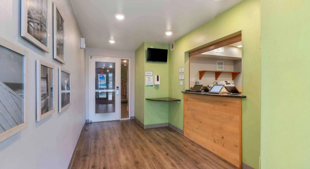 Extended Stay America Select Suites - Jacksonville - North, Buchen Sie Hotel Jacksonville Florida